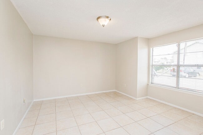 Building Photo - 5275 Kimberlin Ave