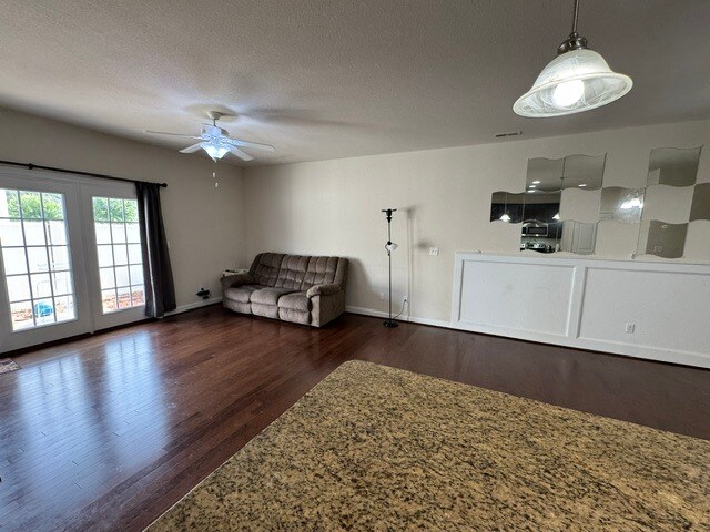 Foto del edificio - 4353 Cattail Ln