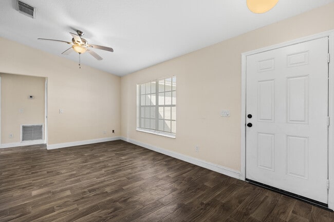 Building Photo - 2110 SW Trenton Ln