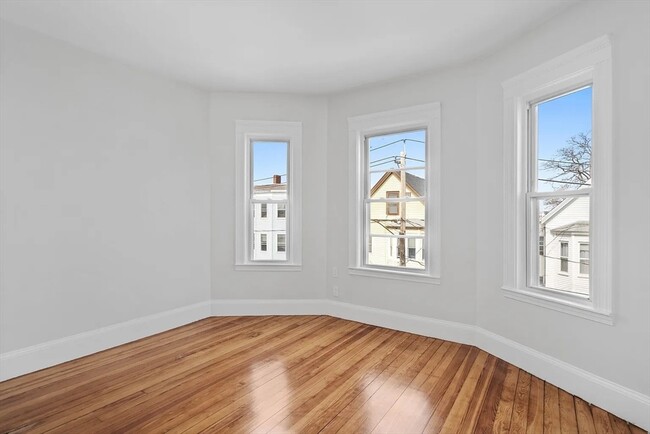 Building Photo - 67 Romsey St