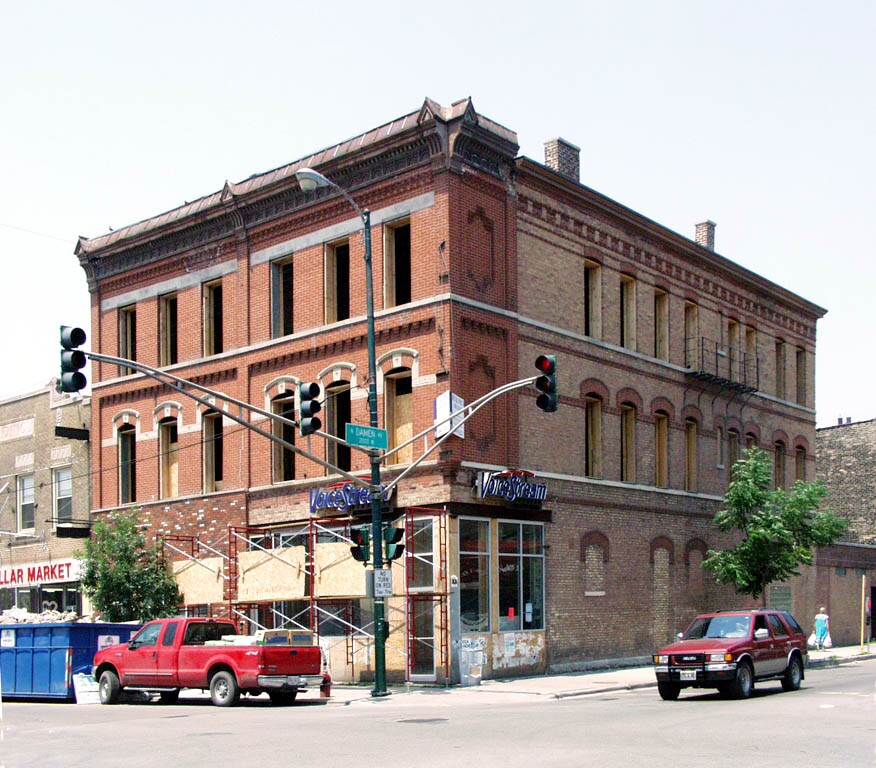 Foto principal - 2000-2002 W Chicago Ave