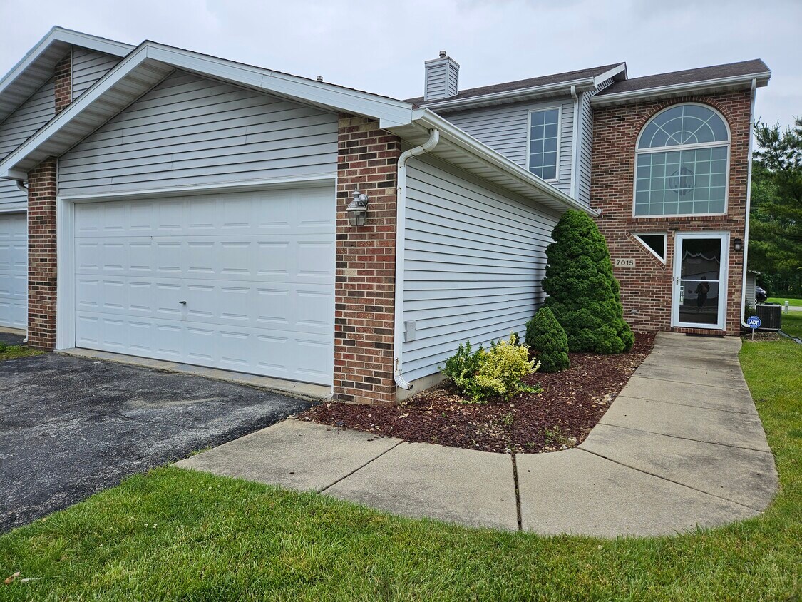 Foto principal - 7015 Falcon Dr