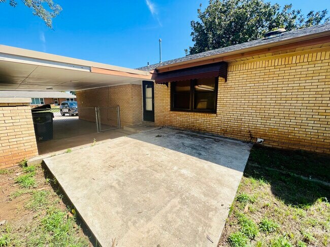 Foto del edificio - 421 N 3rd Ave