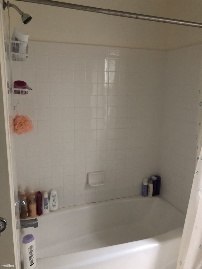 Foto del edificio - 3 br, 1 bath  - 420 S Division St 1