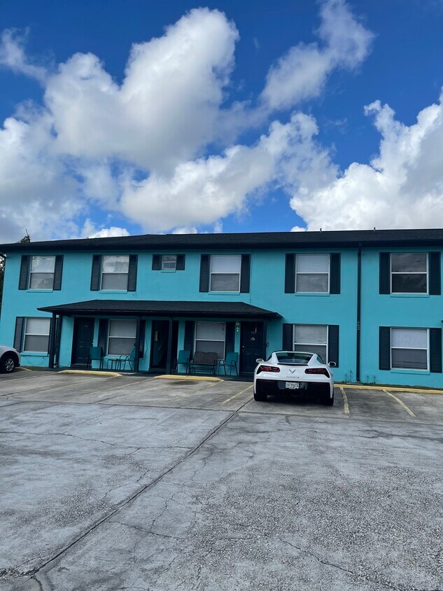 2 Bedroom 1 Bath Apartment for Rent - 662 Deltona Blvd