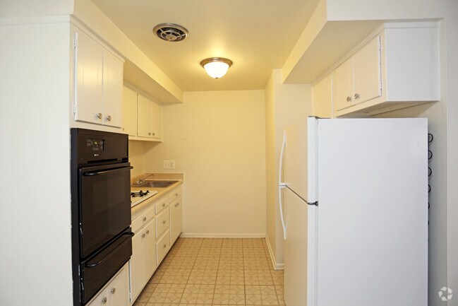 Two Bedroom Kitchen - Melrose Park Apartments