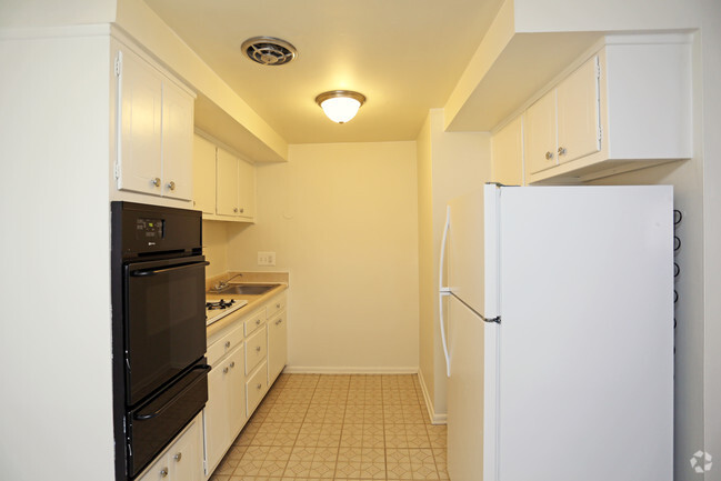 Two Bedroom Kitchen - Melrose Park Manor