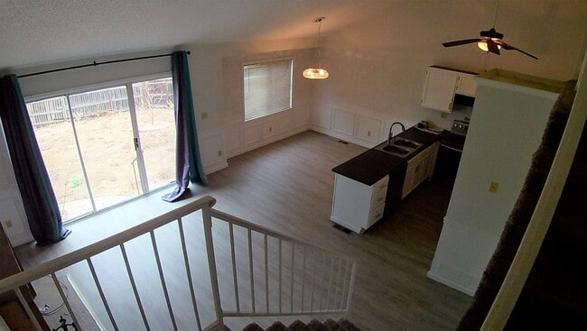 Foto del edificio - Experience Aurora living in this spacious ...