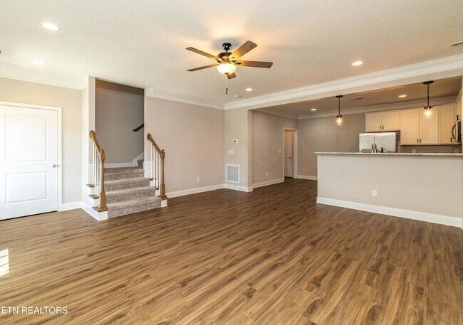 Foto del edificio - 338 Broadberry Ave
