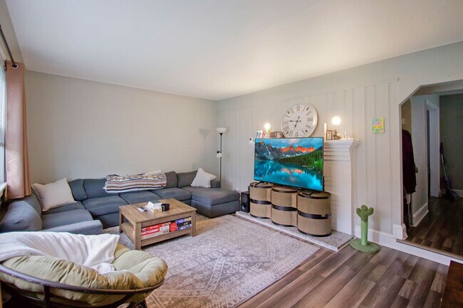 Foto del edificio - Move In Ready 5 Bedroom Cap Cod!