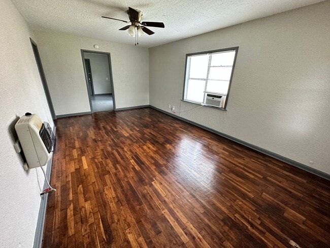 Building Photo - Updated 2 Bed 1 Bath in Blanchard!