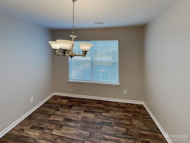 Building Photo - 7311 Village Acre Dr