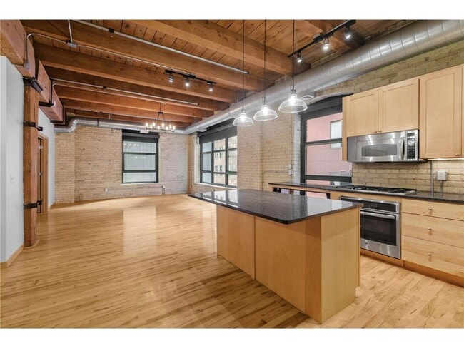 Building Photo - 607 Washington Ave S