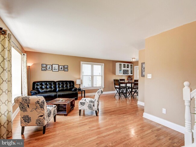 Building Photo - 10 Latia Ct