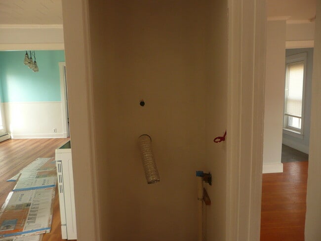 Building Photo - 76 Main St