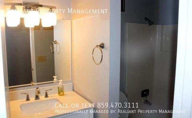 Foto del edificio - 750 Shaker Drive # 1008