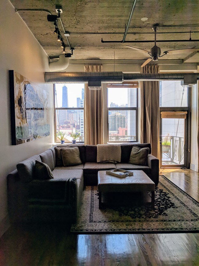 Sala de estar - 758 N Larrabee St