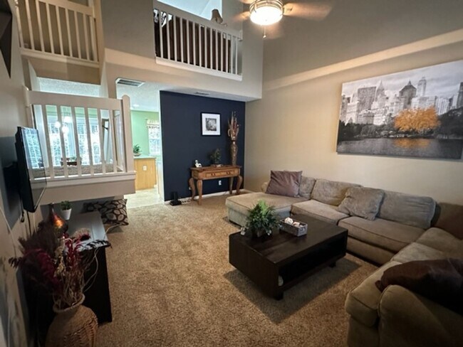 Foto del edificio - FULLY FURNISHED - UTILITIES INCLUDED