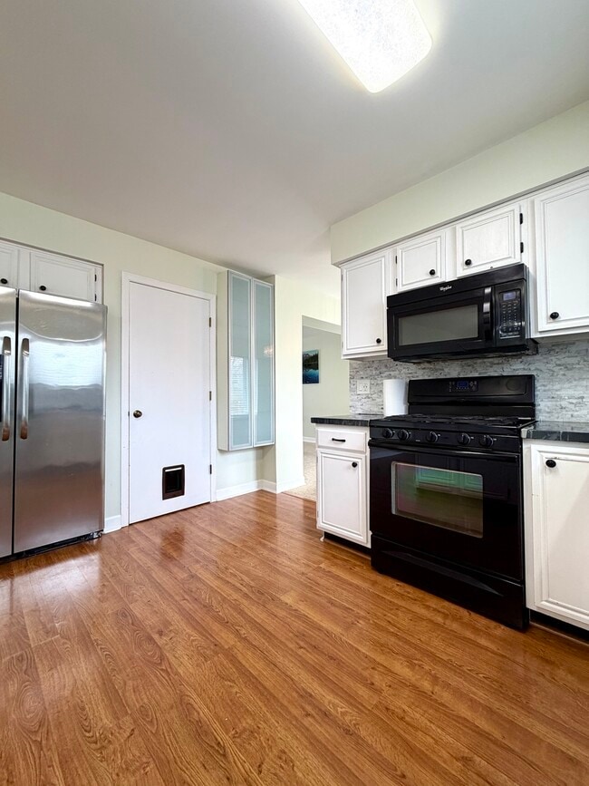 Foto del edificio - 665 Lakewood Farms Dr