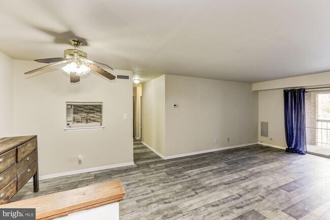 Building Photo - 5920 Cove Landing Rd