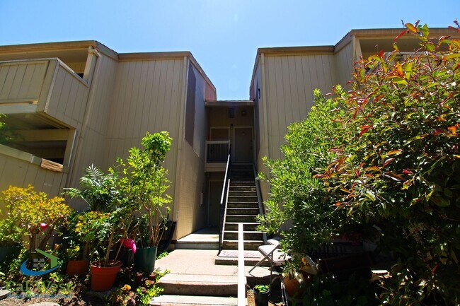 Foto del edificio - $2595 - 2 Bedroom, 2 Bath Upstairs Condo i...
