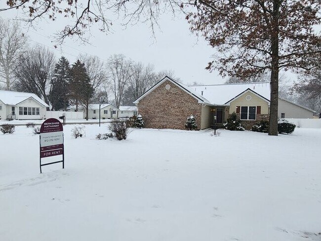 Foto del edificio - East Side Home Just Blocks From Baeslers And Meadows Shopping Center