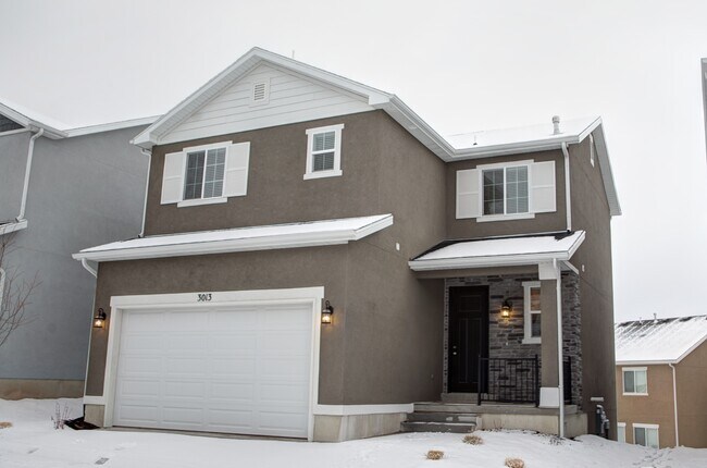 Casa con jardines completamente diseñados. - 3013 South Red Pine Drive