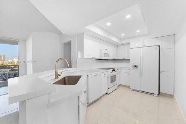 Building Photo - 1800 Sunset Harbour Dr