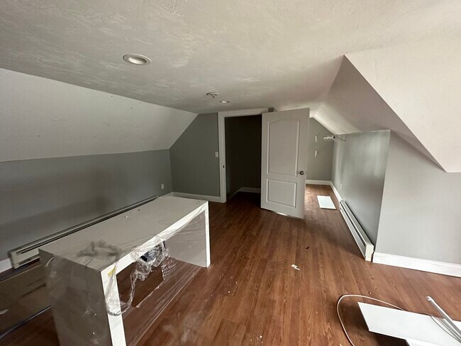 Building Photo - 59 Linden St