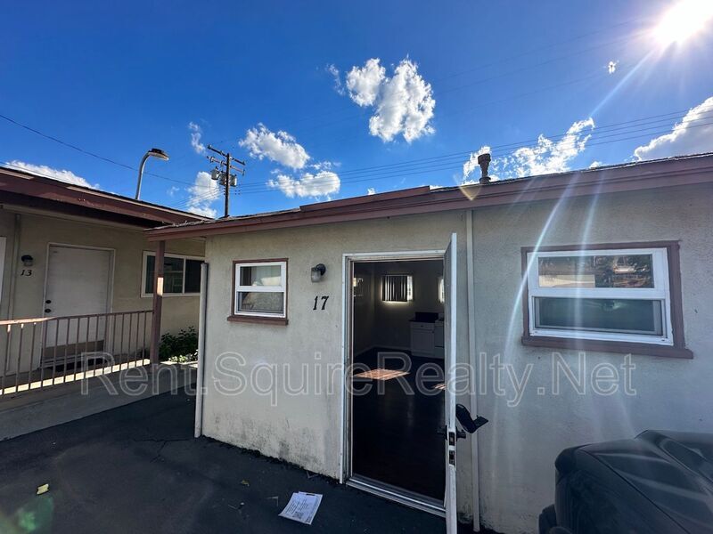 Foto principal - 936 W Foothill Blvd