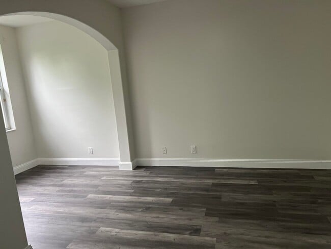 Building Photo - 5076 SW 38th Way