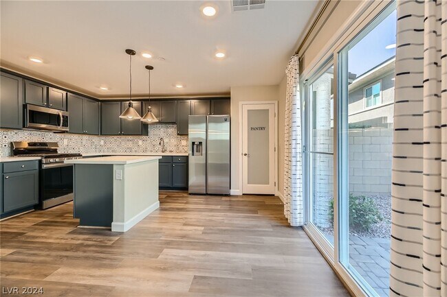 Building Photo - 312 Silva Pl