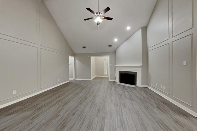 Building Photo - 16019 Ridge Park Dr