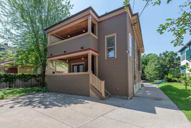 Foto del edificio - 2205 Aldrich Ave S