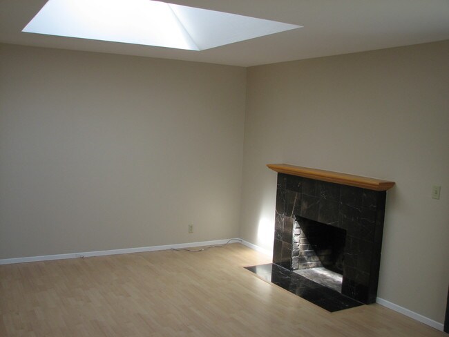 Building Photo - 809 Inverness Way