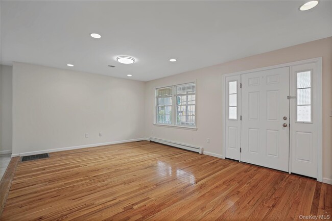 Building Photo - 215 Ashford Ave