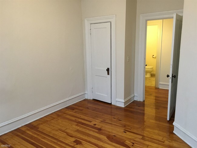 Building Photo - 1517 Plainfield Ave NE