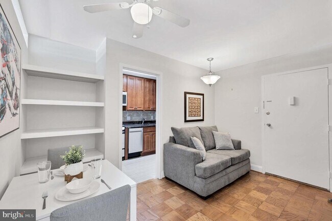 Foto del edificio - 2401 H St NW