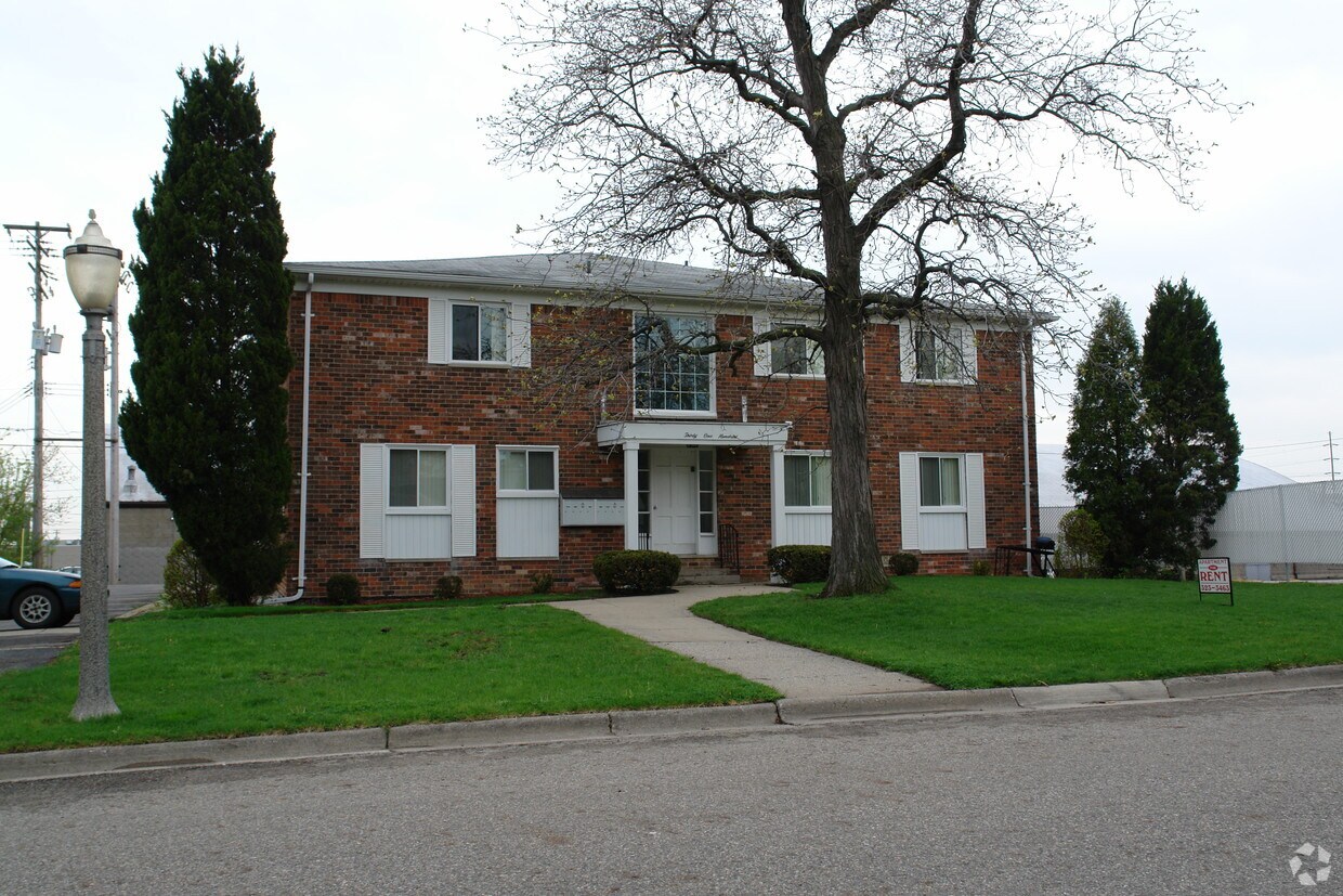 Building Photo - 3100 Fairway Ln