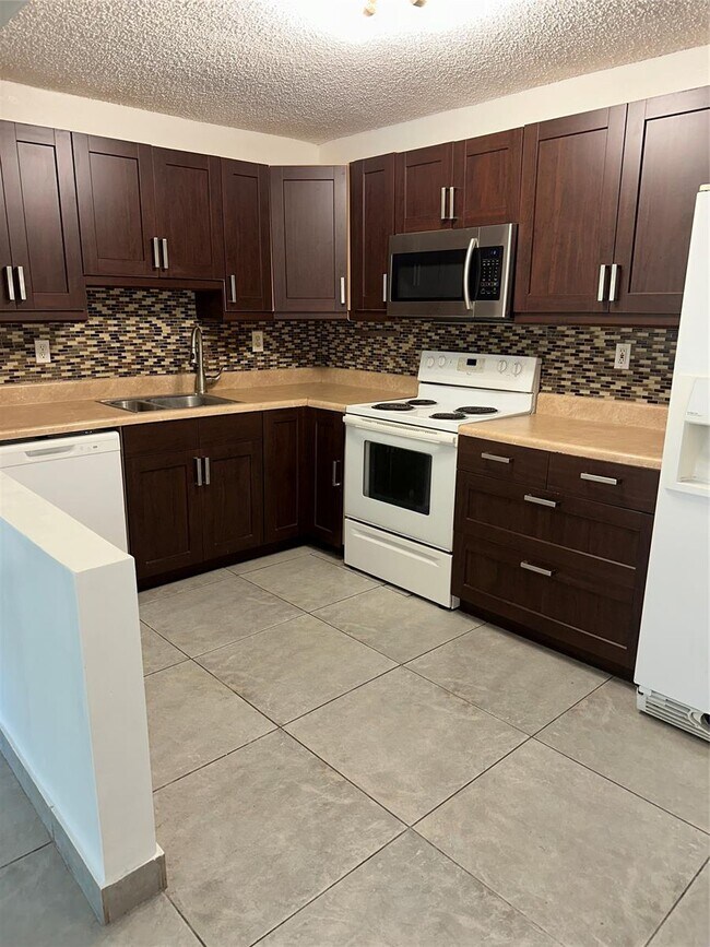 Foto del edificio - 4117 NW 88th Ave