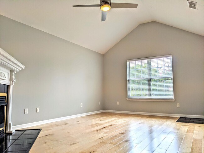 Foto del edificio - 2045 Shoreline Dr