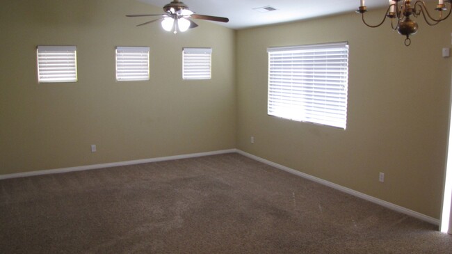 Building Photo - Home in Northwest Bakersfield with Solar