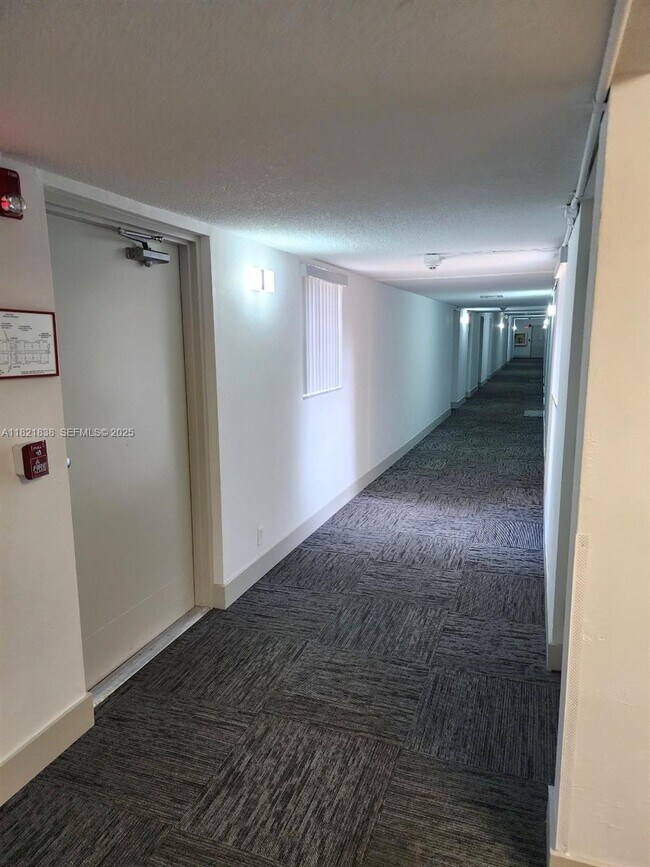 Foto del edificio - 22615 SW 66th Ave