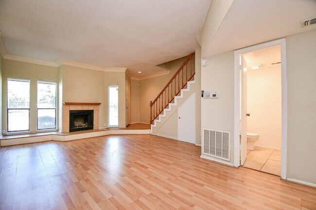 Foto del edificio - 10811 Richmond Ave.