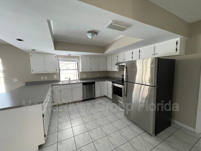 Building Photo - 3411 SW 6th Pl