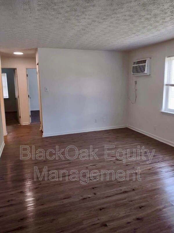 Building Photo - 745 Perryville St