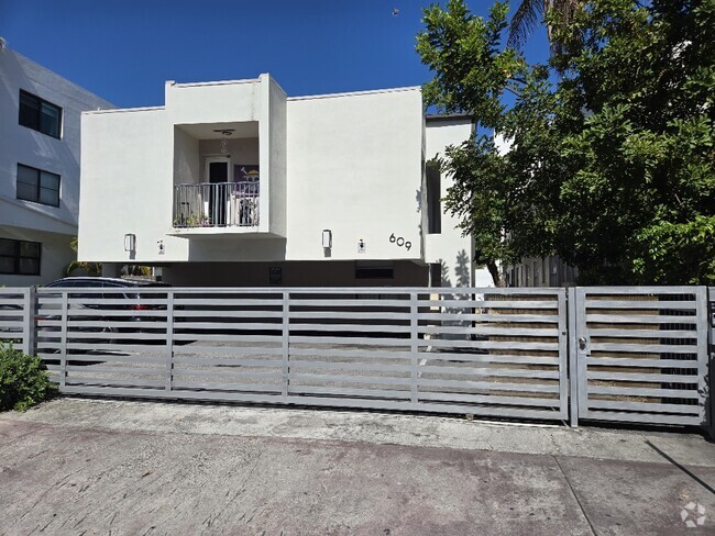 Building Photo - 609 Euclid Ave