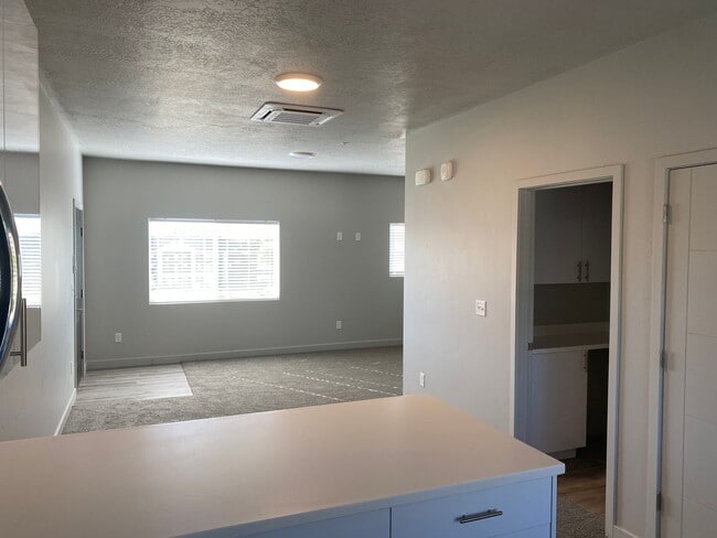 Building Photo - Dickerson 560