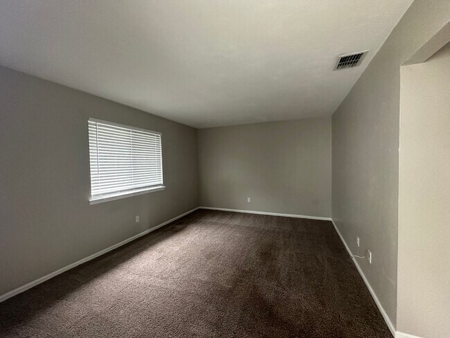 Building Photo - UT- WILLOW BEND 1563