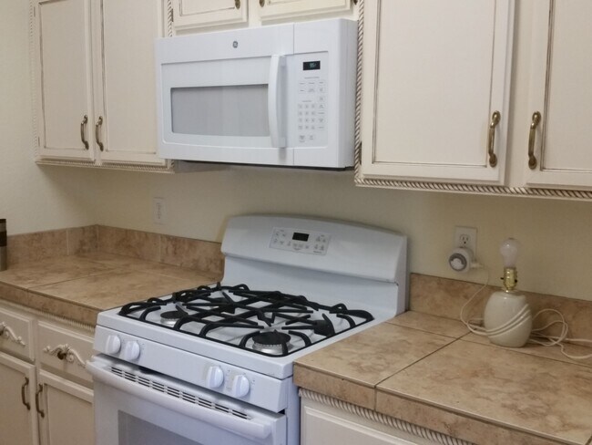 Building Photo - 3 Bedroom * 1 Story * RV Parking